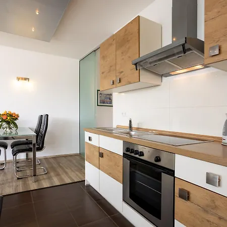 Hafenresidenz Alter Speicher Lauterbach *